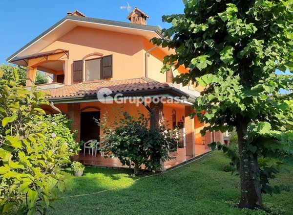 casa indipendente in vendita a Robecco sul Naviglio