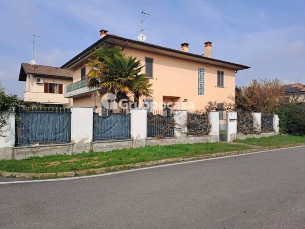 casa indipendente in vendita a Robecco sul Naviglio