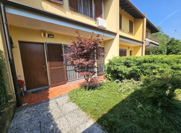 casa indipendente in vendita a Robecco sul Naviglio