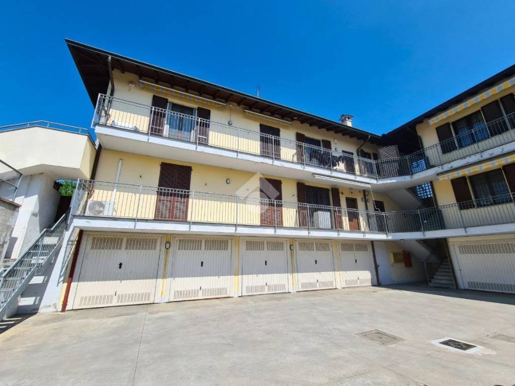 appartamento in vendita a Robecco sul Naviglio in zona Casterno