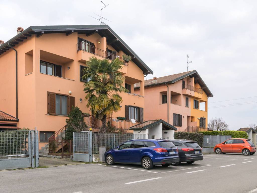 casa indipendente a Robecco sul Naviglio in zona Castellazzo de' Barzi