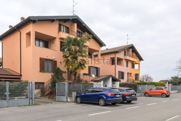 casa indipendente in vendita a Robecco sul Naviglio