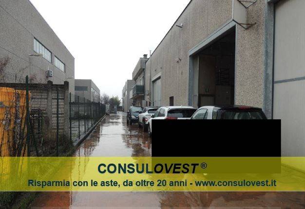 locale commerciale in vendita a Robecco sul Naviglio
