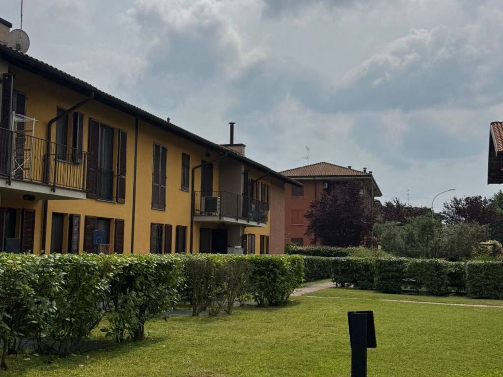 appartamento in vendita a Robecco sul Naviglio in zona Cascinazza