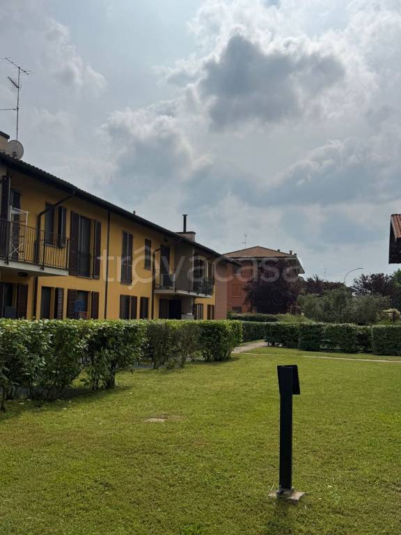 appartamento in vendita a Robecco sul Naviglio in zona Cascinazza
