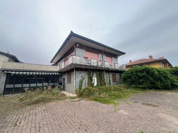 negozio in vendita a Robecco sul Naviglio