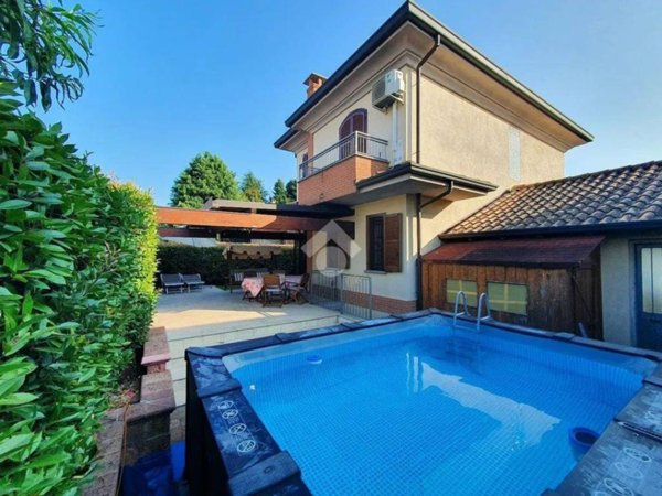 casa indipendente in vendita a Robecco sul Naviglio