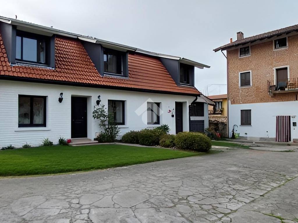 casa indipendente a Robecco sul Naviglio in zona Castellazzo de' Barzi