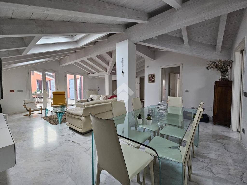 appartamento in vendita a Robecco sul Naviglio