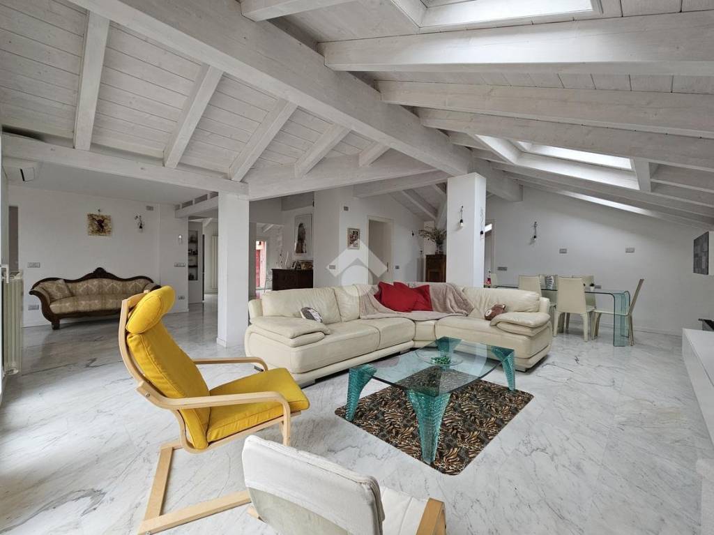 appartamento in vendita a Robecco sul Naviglio