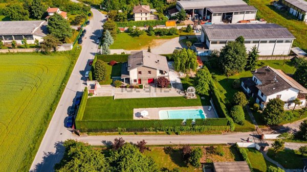 casa indipendente in vendita a Robecco sul Naviglio