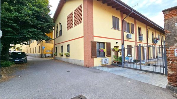 appartamento in vendita a Robecco sul Naviglio in zona Cascinazza