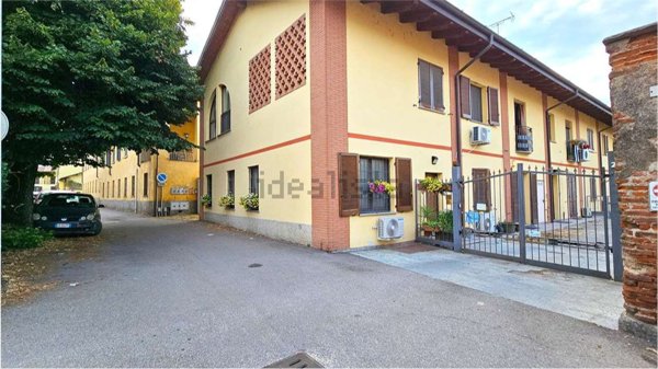 appartamento in vendita a Robecco sul Naviglio in zona Cascinazza