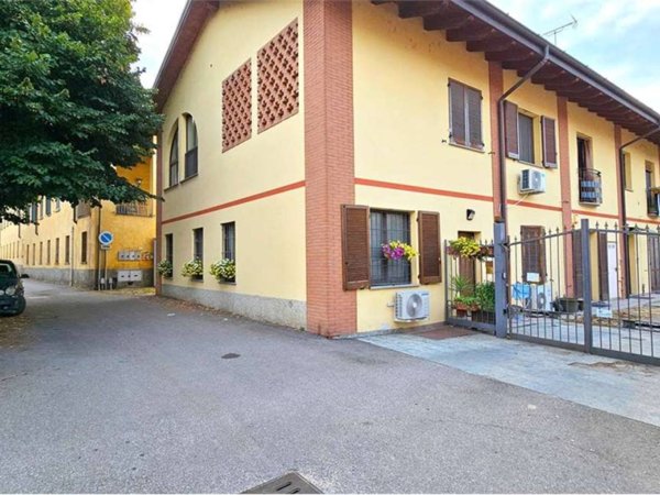 appartamento in vendita a Robecco sul Naviglio in zona Cascinazza