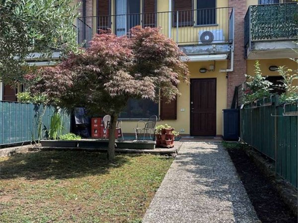 casa indipendente in vendita a Robecco sul Naviglio in zona Cascinazza