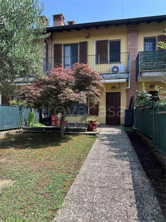 casa indipendente in vendita a Robecco sul Naviglio in zona Cascinazza