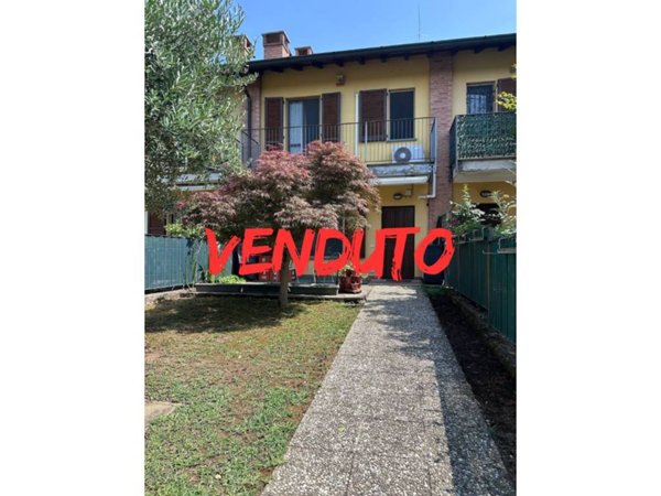 casa indipendente in vendita a Robecco sul Naviglio in zona Cascinazza