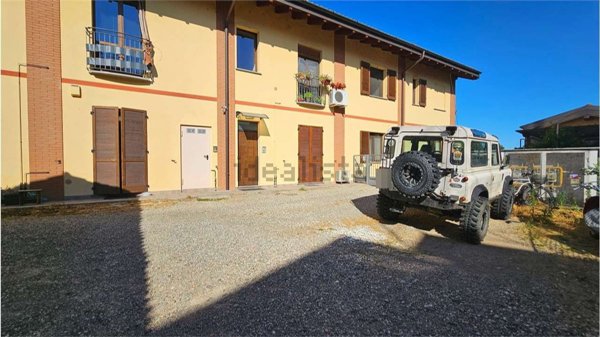 appartamento in vendita a Robecco sul Naviglio in zona Cascinazza