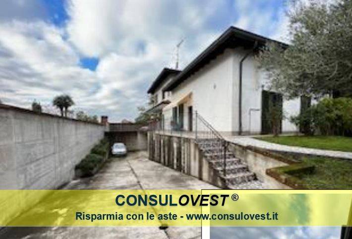 casa indipendente in vendita a Robecco sul Naviglio