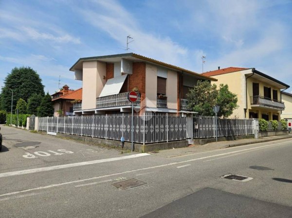 casa indipendente in vendita a Robecco sul Naviglio