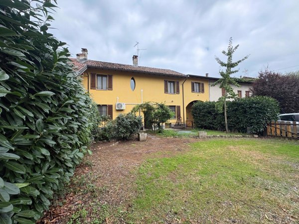 casa indipendente in vendita a Robecco sul Naviglio