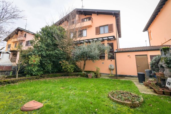 casa indipendente in vendita a Robecco sul Naviglio