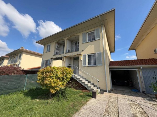 casa indipendente in vendita a Robecco sul Naviglio in zona Cascinazza