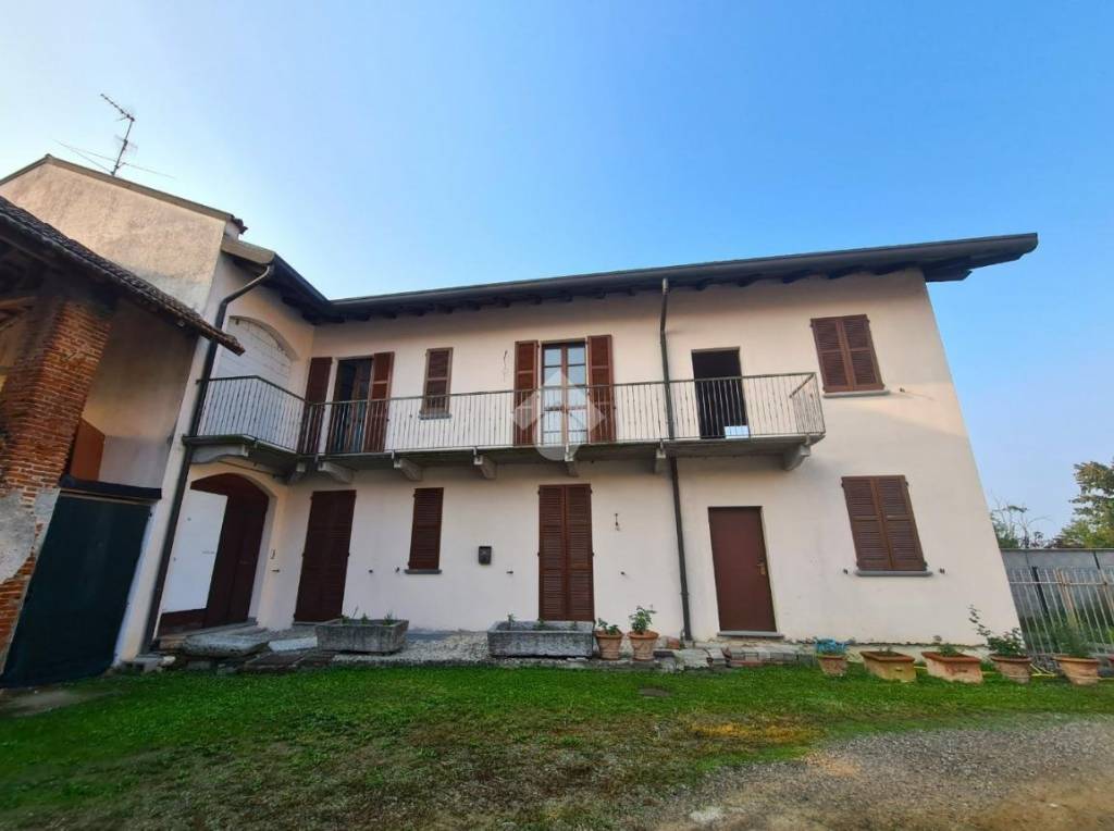 appartamento in vendita a Robecco sul Naviglio in zona Casterno