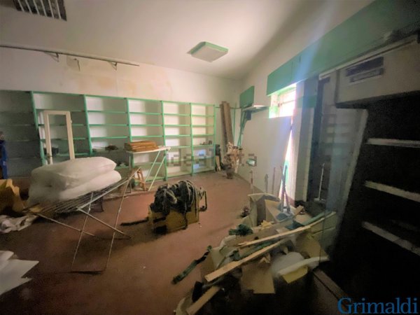 negozio in vendita a Robecco sul Naviglio