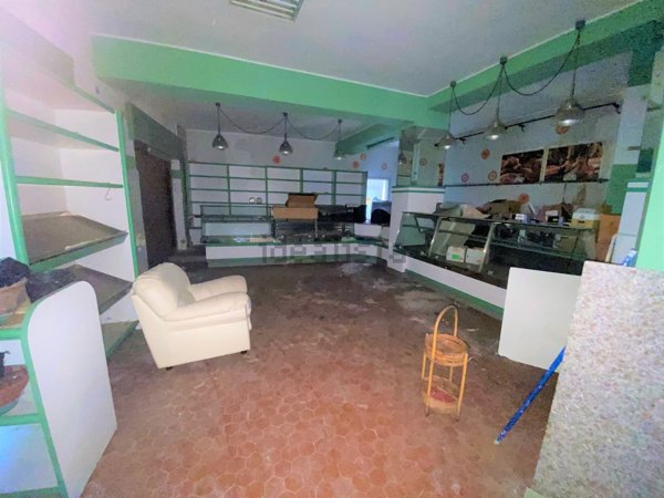 negozio in vendita a Robecco sul Naviglio