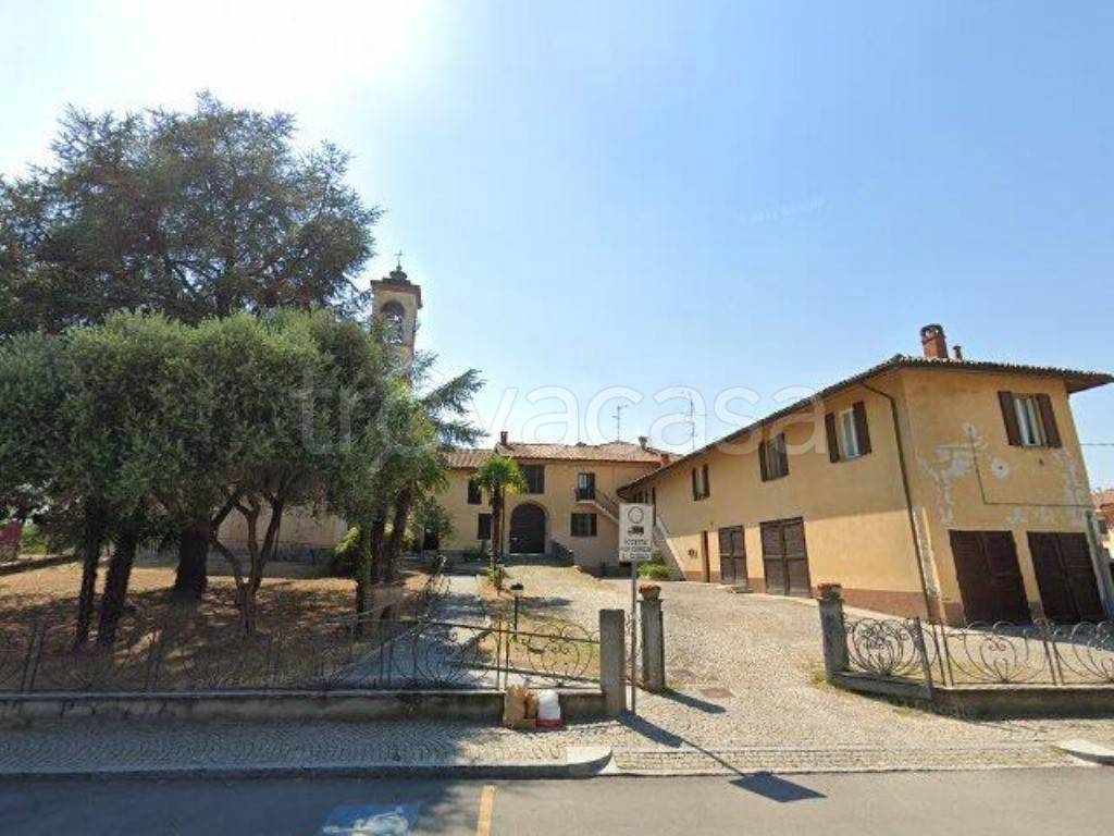 locale commerciale in vendita a Robecco sul Naviglio in zona Casterno