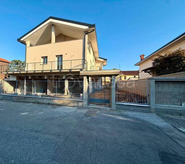 appartamento in vendita a Robecco sul Naviglio