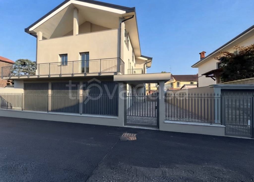 appartamento in vendita a Robecco sul Naviglio