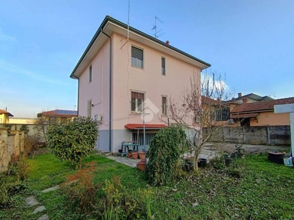 casa indipendente in vendita a Robecco sul Naviglio