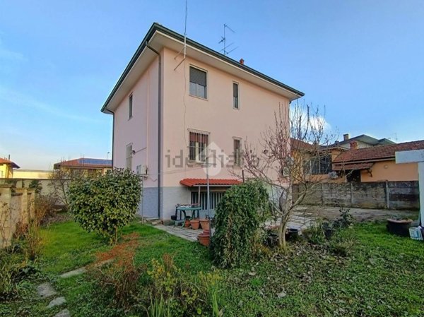 appartamento in vendita a Robecco sul Naviglio