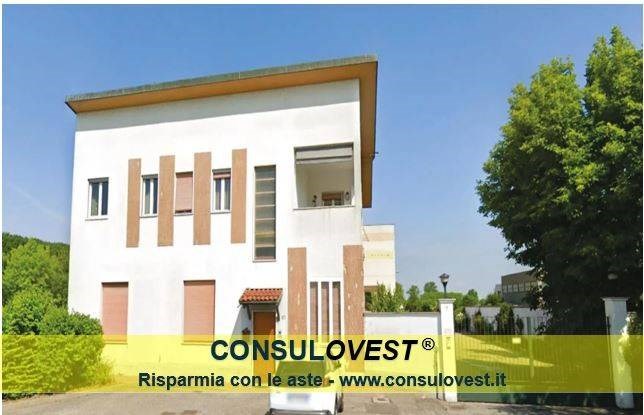 negozio in vendita a Robecco sul Naviglio in zona Casterno