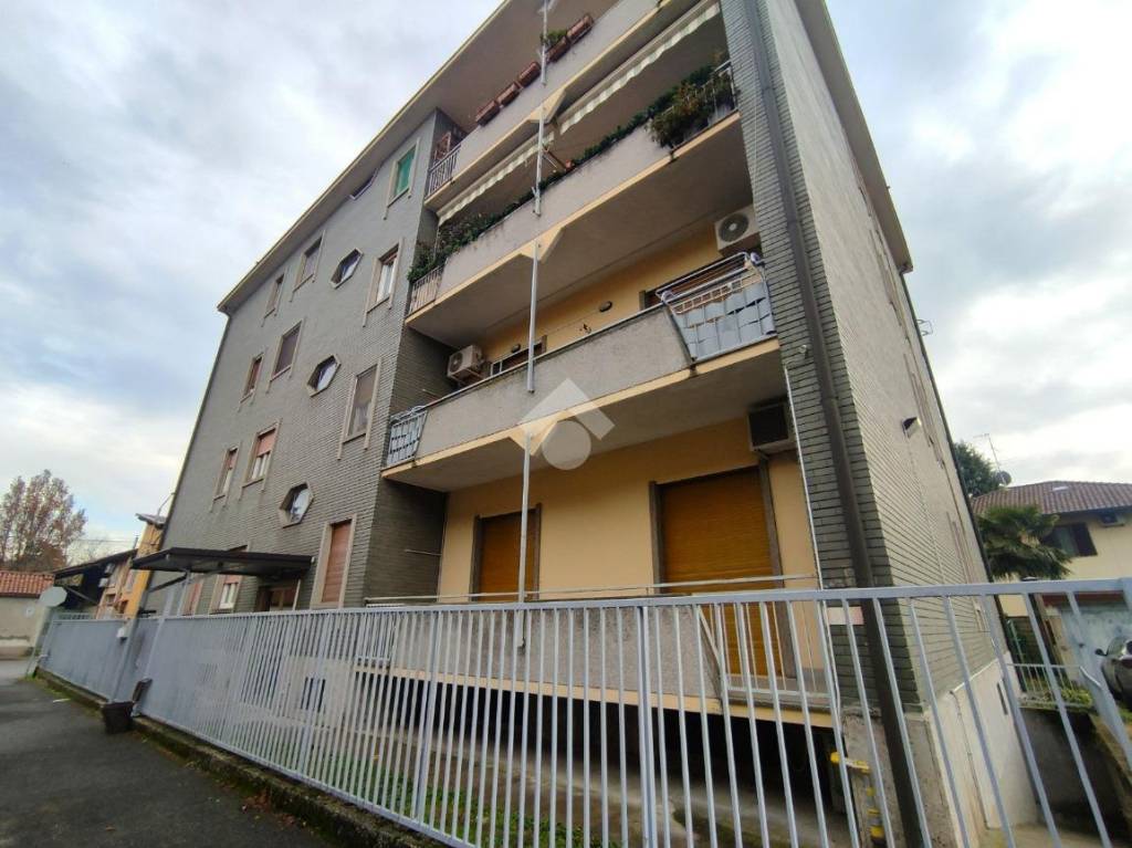 appartamento in vendita a Robecco sul Naviglio