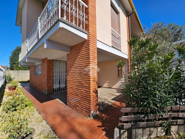 casa indipendente in vendita a Robecco sul Naviglio