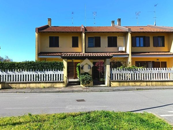 casa indipendente in vendita a Robecco sul Naviglio
