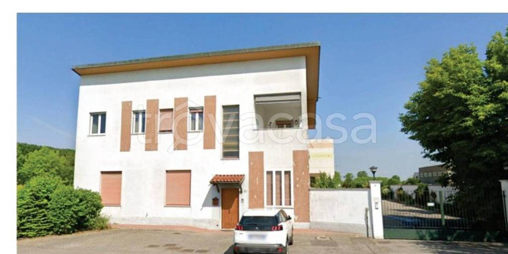 negozio in vendita a Robecco sul Naviglio in zona Casterno