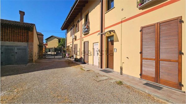 appartamento in vendita a Robecco sul Naviglio in zona Cascinazza