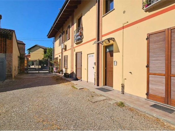 appartamento in vendita a Robecco sul Naviglio in zona Cascinazza