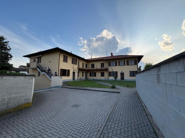 appartamento in vendita a Robecco sul Naviglio in zona Casterno