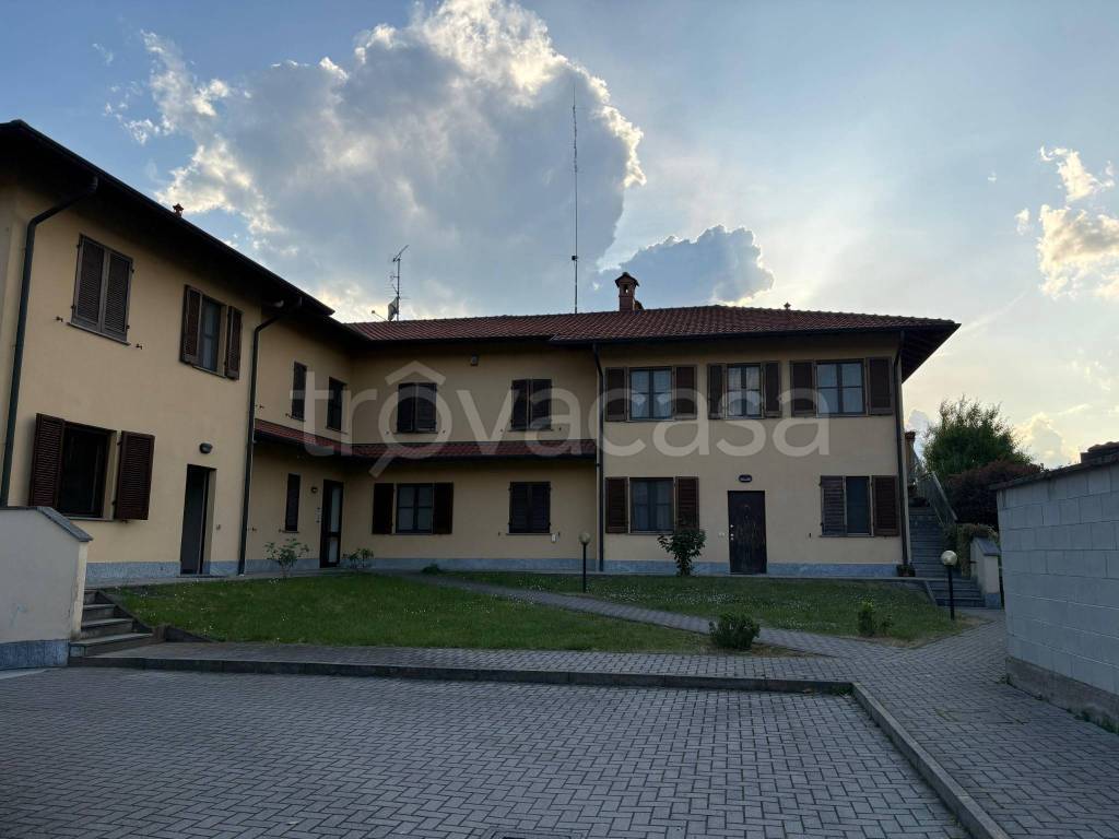 appartamento in vendita a Robecco sul Naviglio in zona Casterno