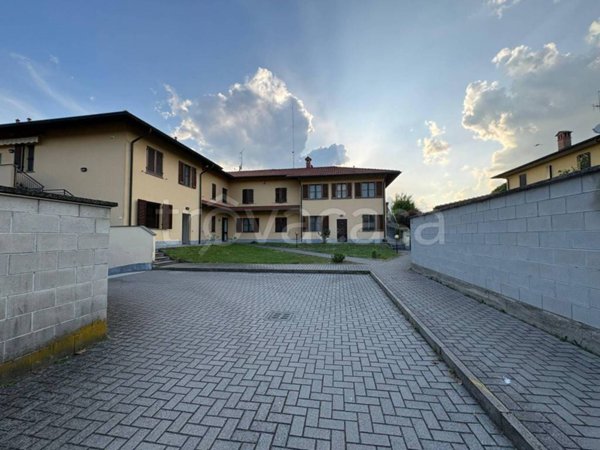 appartamento in vendita a Robecco sul Naviglio in zona Casterno