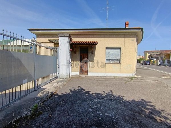 appartamento in vendita a Robecco sul Naviglio