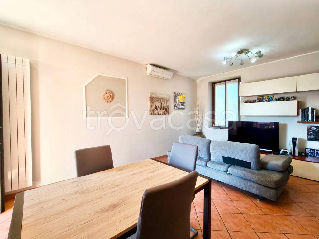 appartamento in vendita a Robecco sul Naviglio in zona Cascinazza