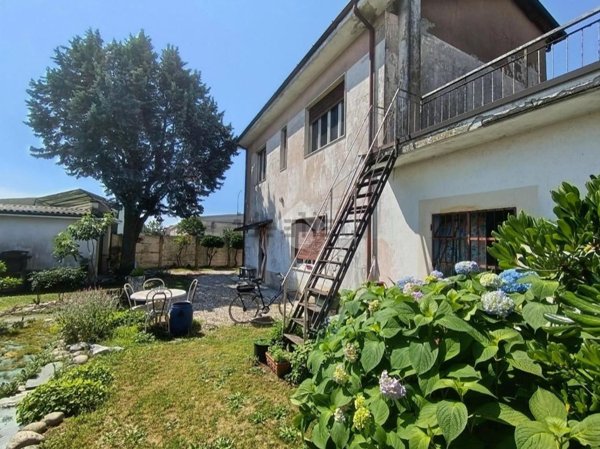 casa indipendente in vendita a Robecco sul Naviglio