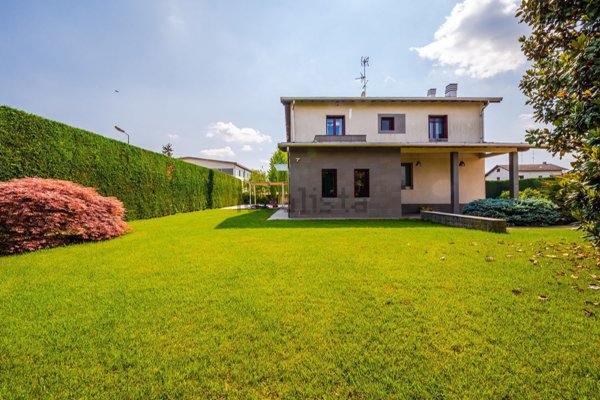 appartamento in vendita a Robecco sul Naviglio in zona Cascinazza
