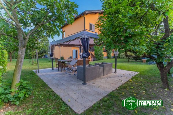 casa indipendente a Robecco sul Naviglio in zona Castellazzo de' Barzi